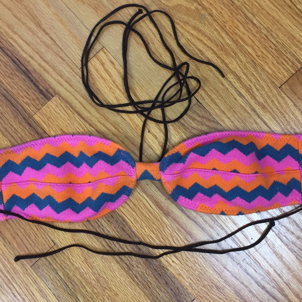 Undrest Bikini Top